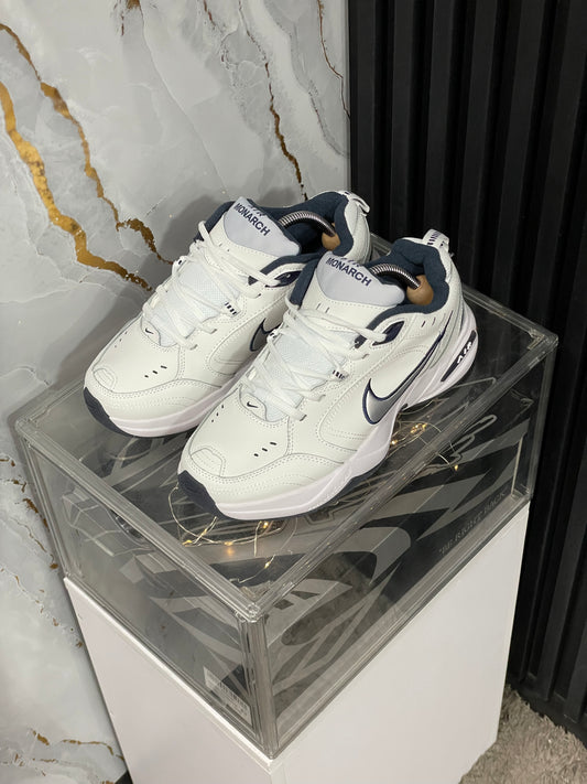 Nike Monarch