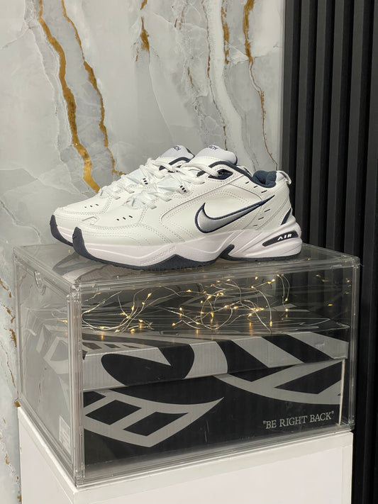 Nike Monarch